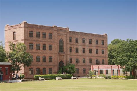 mary the queen college courses offered|Mary the Queen College of Science and Technology .